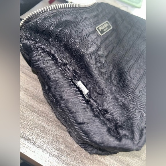 Prada re-edition nylon bag - Picture 10 of 11